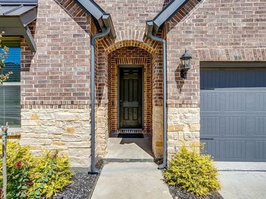 6221 Escarpment Drive, Fort Worth, TX 76112