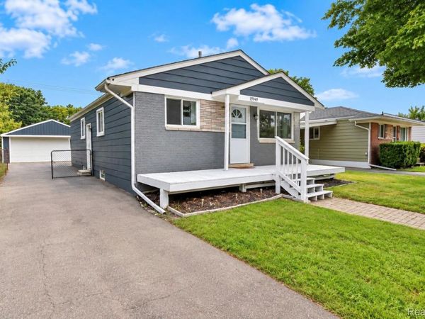 19749 Broadacres Street , Clinton Township, Mi 48035