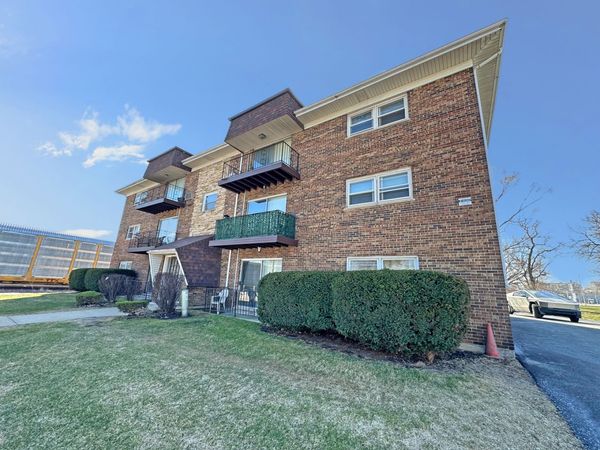 103 E Eleanor Street, Thornton, IL 60476