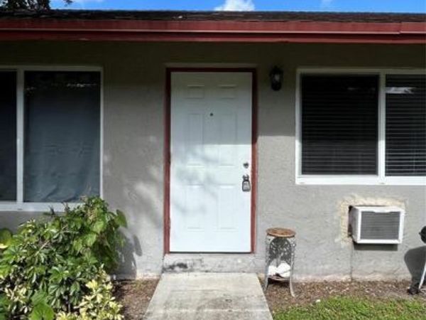 1760 SW 21st Street, Unit B, Fort Lauderdale, FL 33315