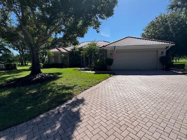 8008 Links Way, Port St. Lucie, FL 34986