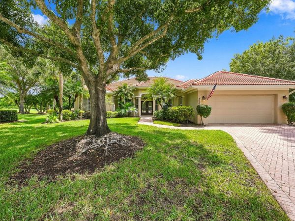 8008 Links Way, Port St. Lucie, FL 34986