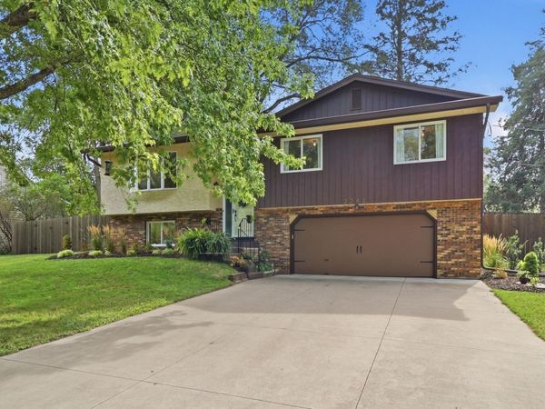 2262 Linwood Avenue E, Maplewood, MN 55119