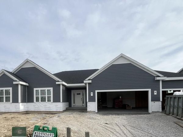 W209N5692 Turnberry LANE, Menomonee Falls, WI 53051