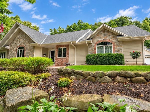 260 Glacial DRIVE, Slinger, WI 53086