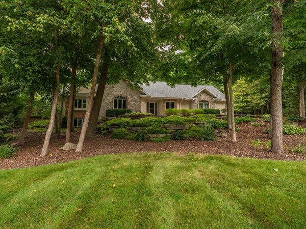 260 Glacial DRIVE, Slinger, WI 53086