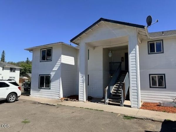 30 Dion Court, Unit 3, Shady Cove, OR 97539