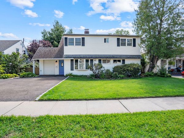 48 Grey Lane , Levittown, NY 11756