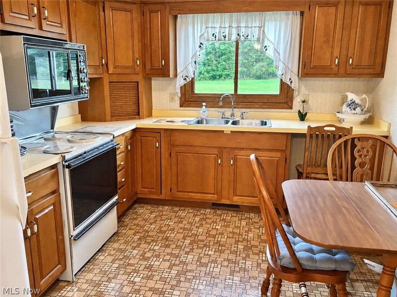 12689 Old State Road , Huntsburg, OH 44046 Photo 30