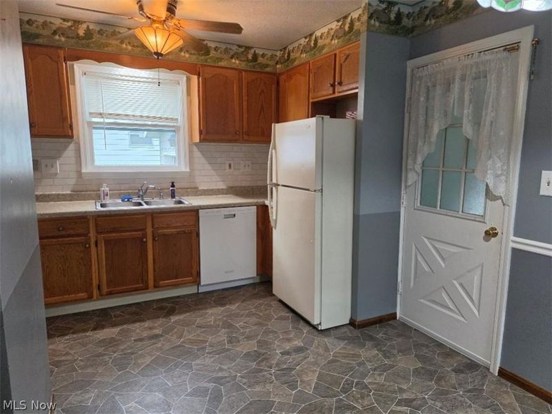 158 Lincoln Street, Amherst, OH 44001 Photo 5