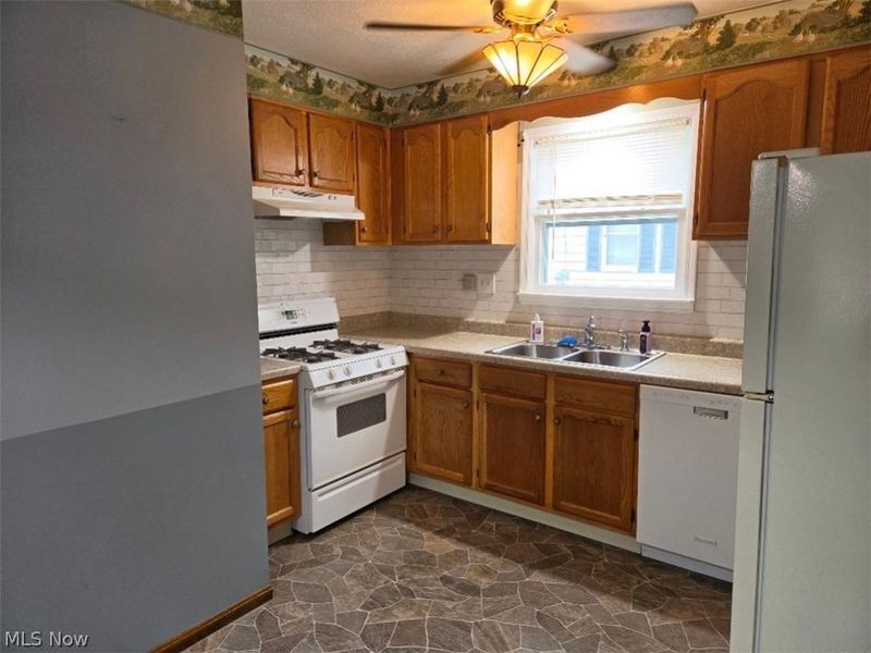 158 Lincoln Street, Amherst, OH 44001 Photo 6