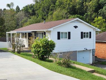 8046 Kidd Avenue, Stonewood, WV 26301