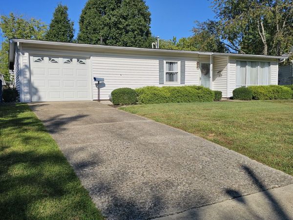 18 SE Crescent Drive , Mt Vernon, IL 62864