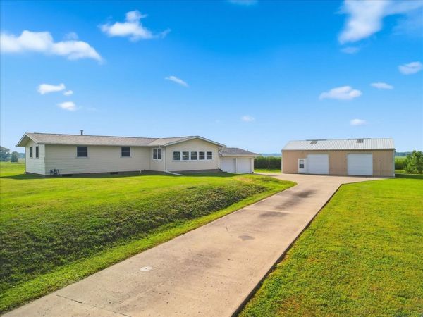 15661 Moline Road , Lyndon, IL 61261