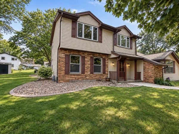 7251 Hyacinth Ct, Greendale, WI 53129