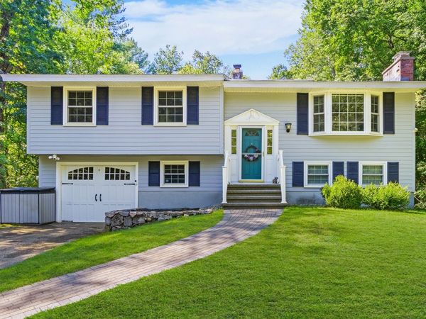 7 Pecos Circle, Chelmsford, MA 01824