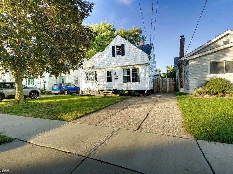 395 E 324th Street, Willowick, OH 44095 Photo 2