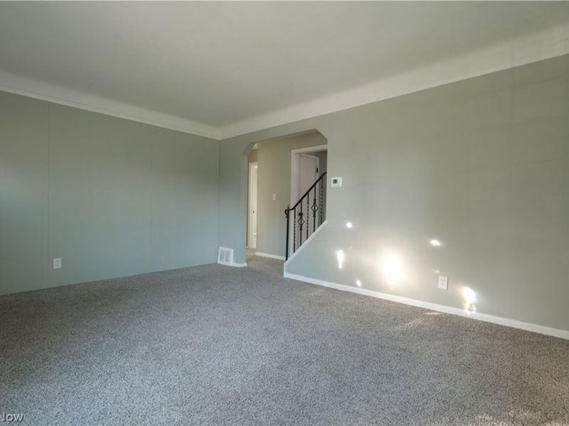 395 E 324th Street, Willowick, OH 44095 Photo 5
