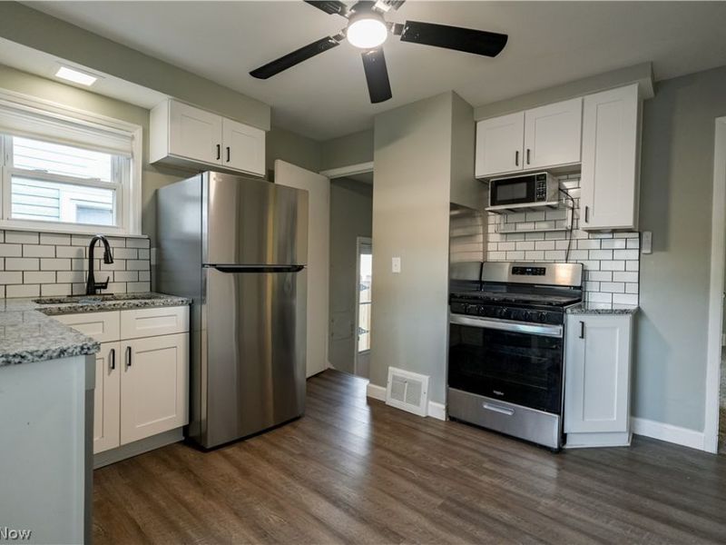 395 E 324th Street, Willowick, OH 44095 Photo 7