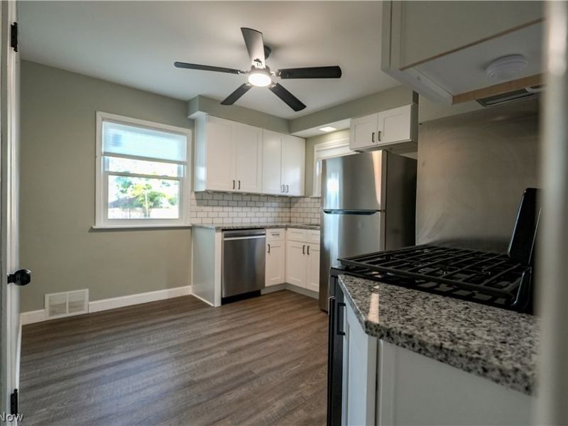 395 E 324th Street, Willowick, OH 44095 Photo 9