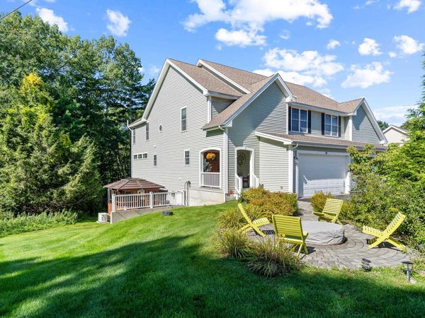 10 Blossom Lane, Stratham, NH 03885