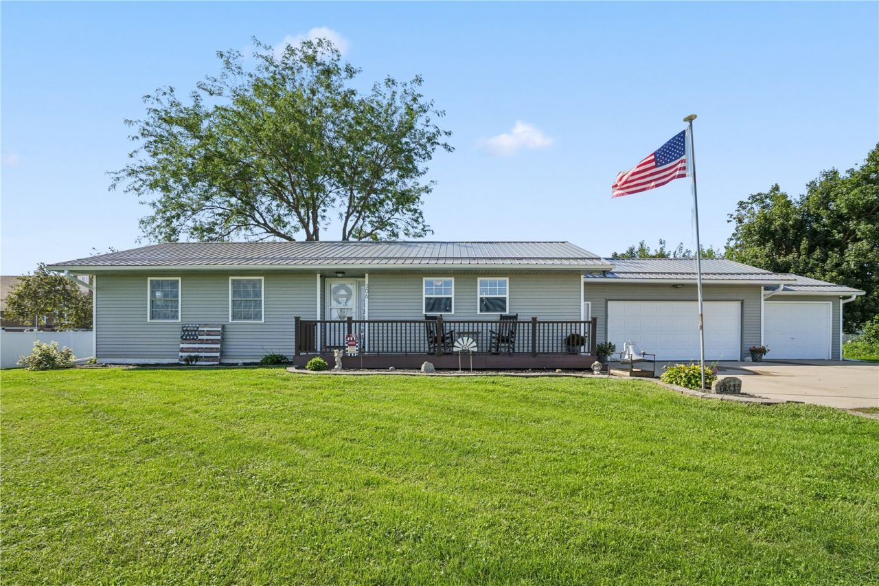 306 4th Avenue, Van Horne, IA 52346 Main Photo