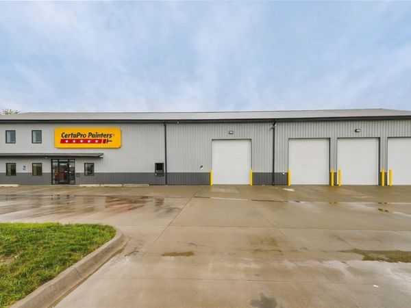 1110 Hawkeye Dr Drive, Hiawatha, IA 52233