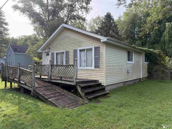 138 Indiana Street, Carleton, MI 48117