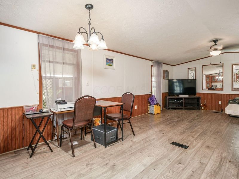 985 Scarlett Lane, Obetz, OH 43207 Photo 17