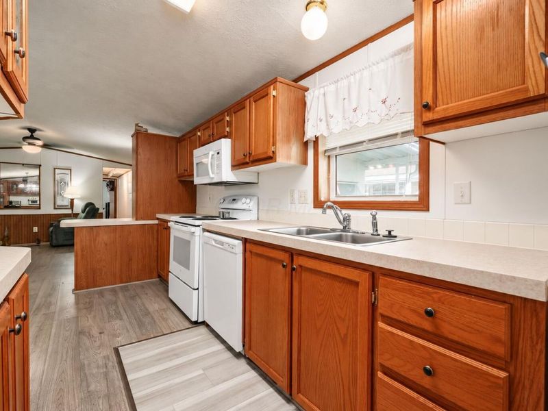 985 Scarlett Lane, Obetz, OH 43207 Photo 6