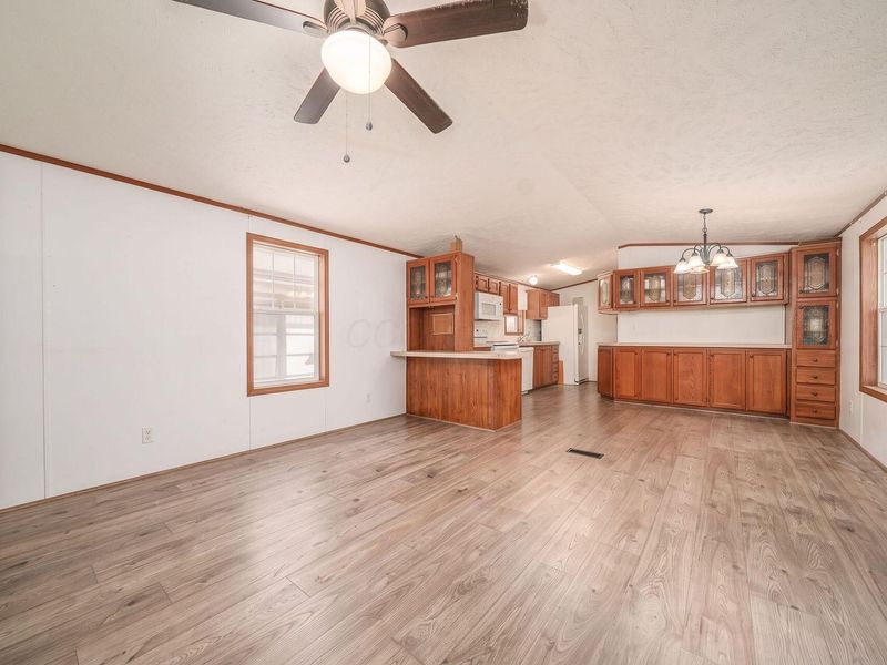 985 Scarlett Lane, Obetz, OH 43207 Photo 9