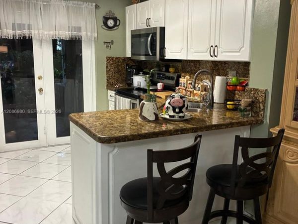 2403 W 76th St , Unit 102, Hialeah, FL 33016