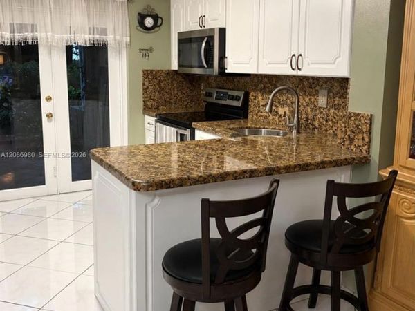 2403 W 76th St, Unit 102, Hialeah, FL 33016