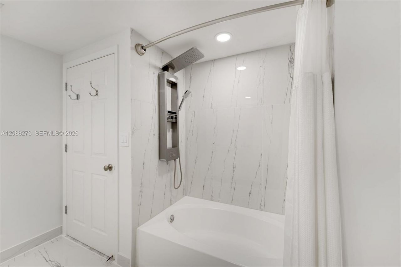 2000 N Bayshore Dr, Unit 619, Miami, FL 33137 Photo