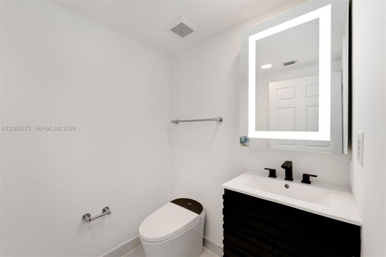 2000 N Bayshore Dr, Unit 619, Miami, FL 33137 Photo