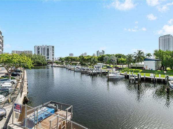 26 Diplomat Pkwy , Unit 2390, Hallandale Beach, FL 33009