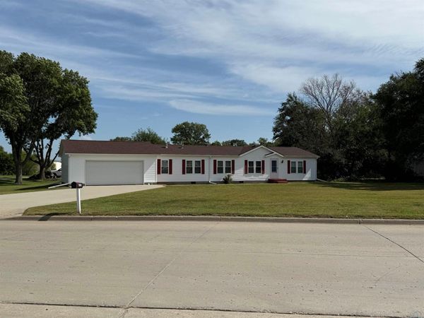 723 N Norbeck St., Vermillion, SD 57069