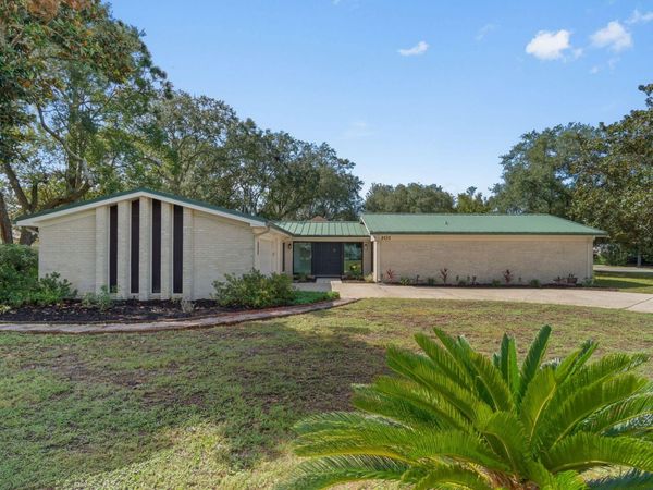 901 Valparaiso Boulevard, Niceville, FL 32578