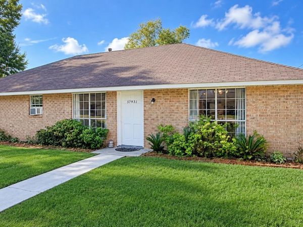 57931 Borruano Dr, Plaquemine, LA 70764