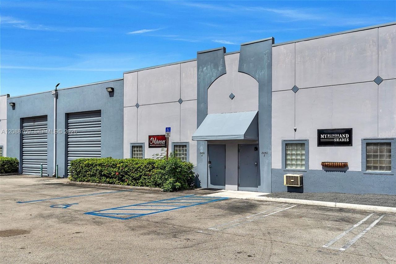 8450 NW 68 St, Doral, FL 33166 Photo