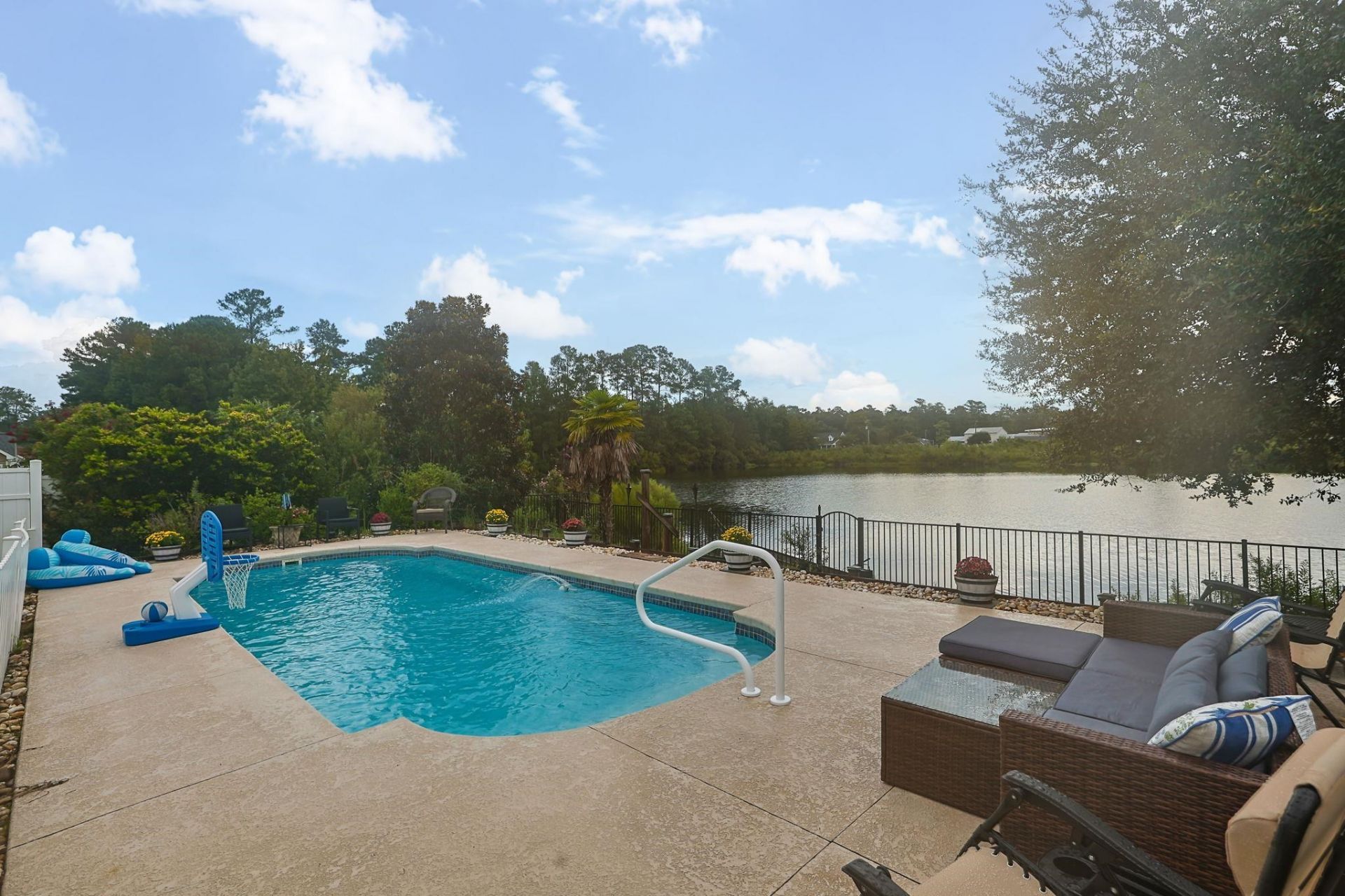 1051 University Forest Dr. Photo 33