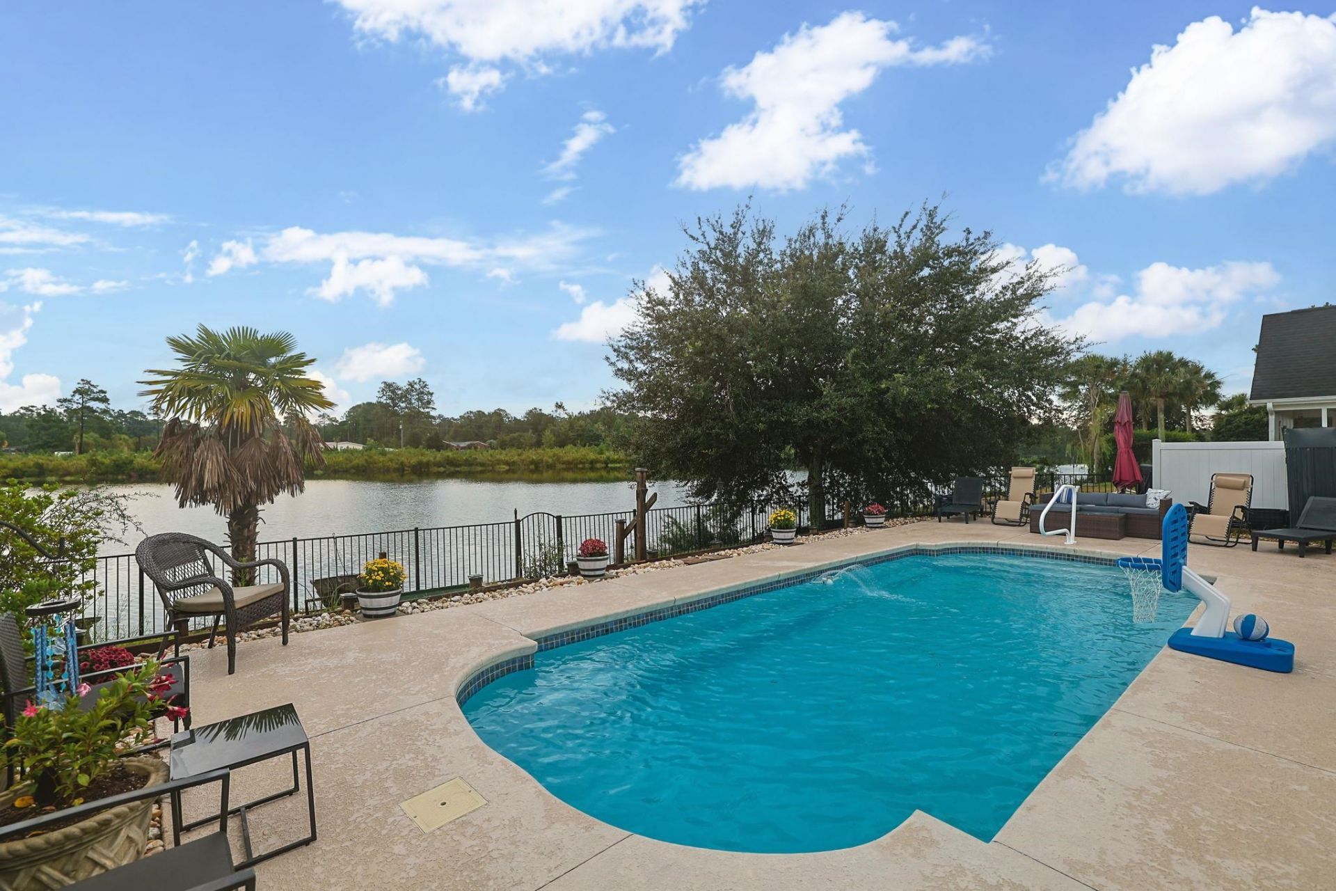 1051 University Forest Dr. Photo 35