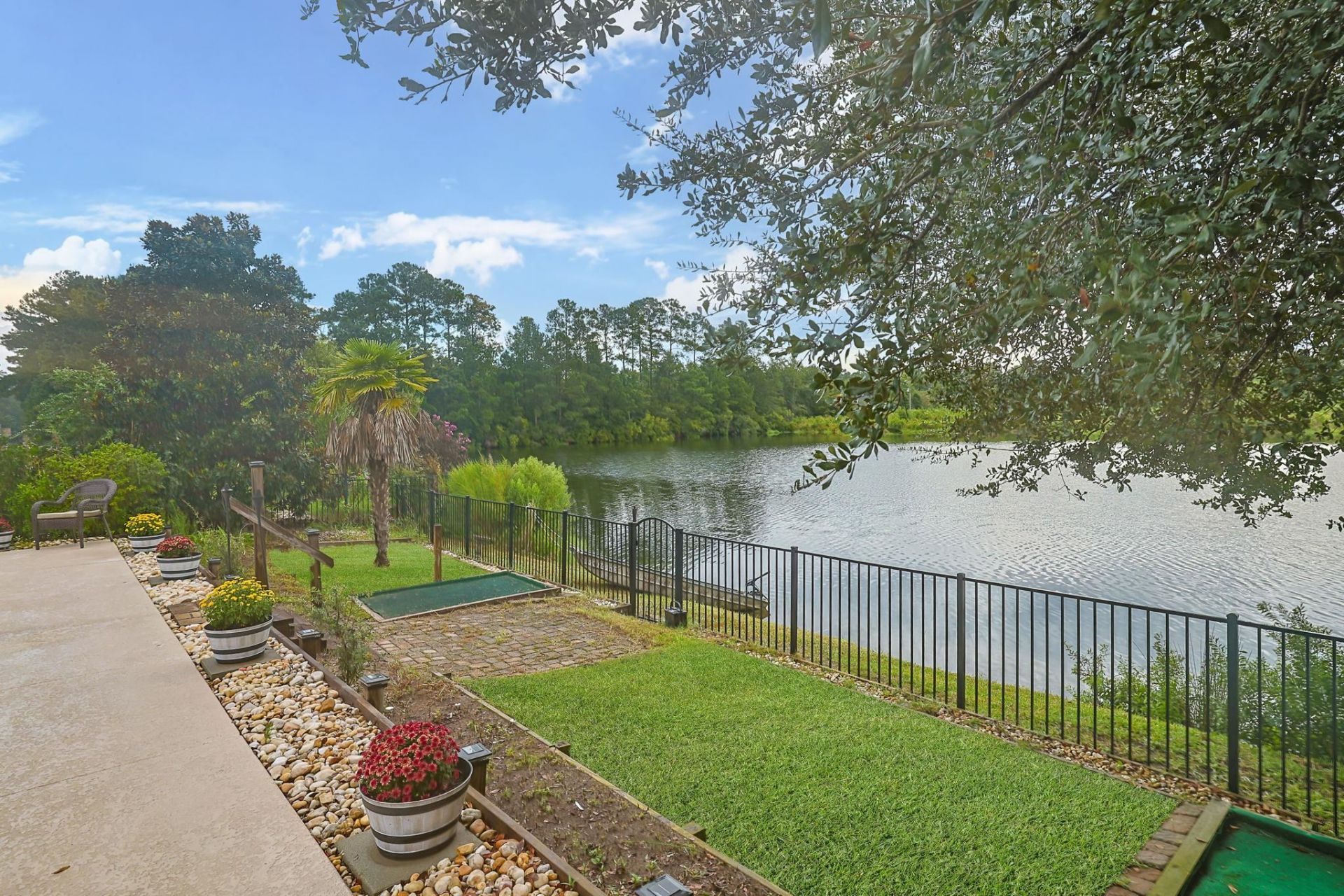 1051 University Forest Dr. Photo 36