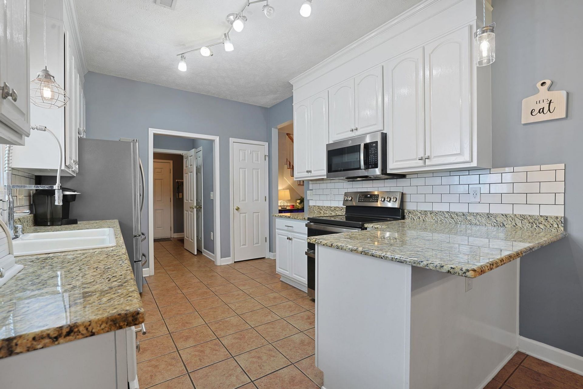 1051 University Forest Dr. Photo 6