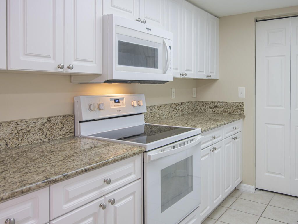 100 Crestwood Court N, Unit 109, Royal Palm Beach, FL 33411 Photo