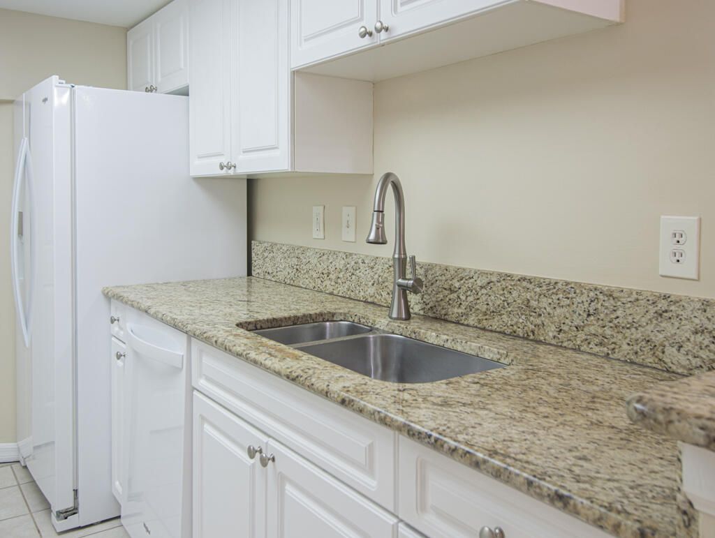 100 Crestwood Court N, Unit 109, Royal Palm Beach, FL 33411 Photo