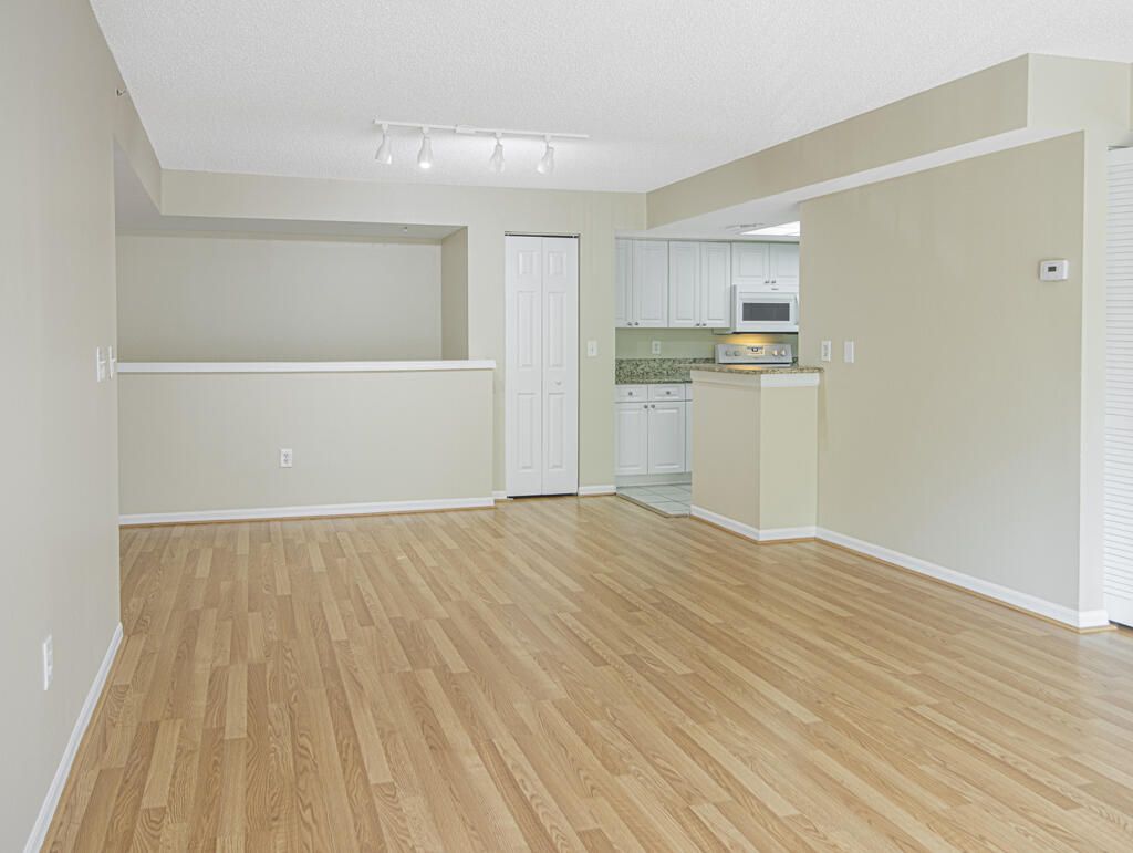 100 Crestwood Court N, Unit 109, Royal Palm Beach, FL 33411 Photo