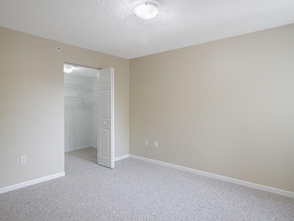 100 Crestwood Court N, Unit 109, Royal Palm Beach, FL 33411 Photo