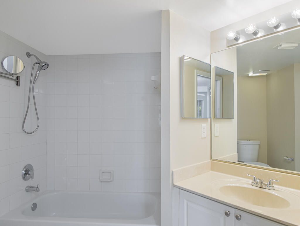 100 Crestwood Court N, Unit 109, Royal Palm Beach, FL 33411 Photo
