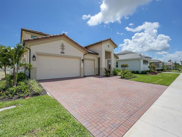 9528 St. Germain Drive, Palm Beach Gardens, FL 33412